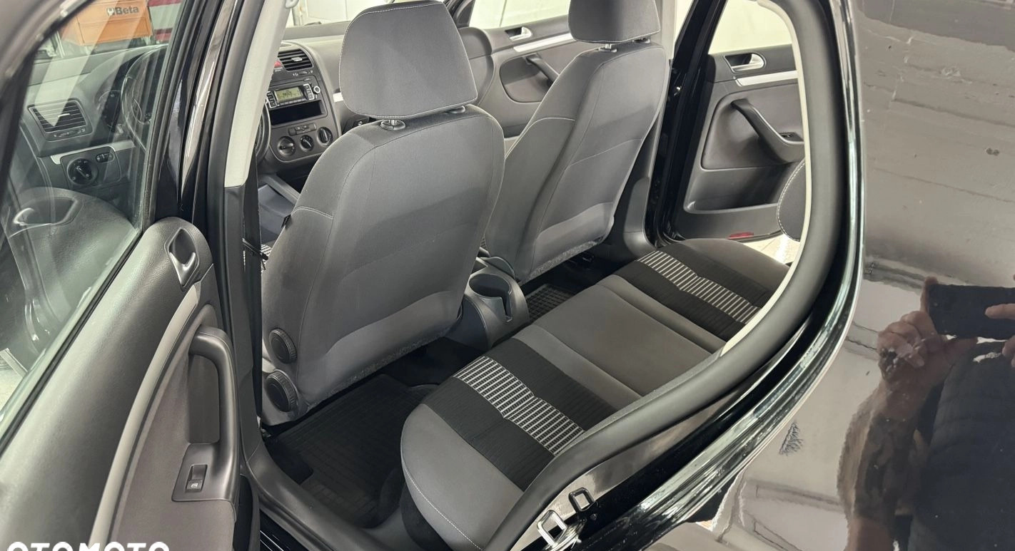 Volkswagen Golf cena 18900 przebieg: 154300, rok produkcji 2009 z Sieradz małe 211